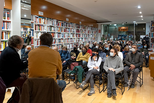 Esteban Martínez Serra presenta a Sabadell «Temblor», el seu darrer llibre.