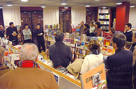 Ramon Guit&oacute; dirigeix unes paraules al p&uacute;blic assistent.