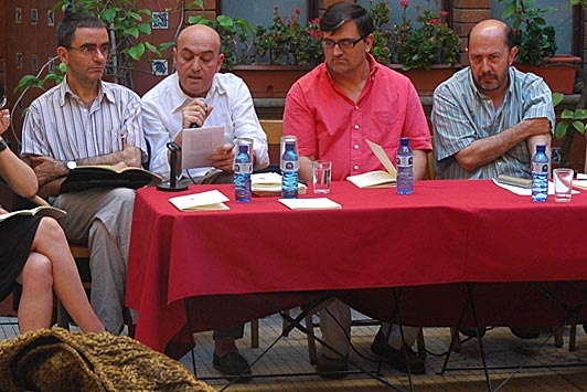 El poeta Jorge Brotons durant la seva intervenci&oacute;.